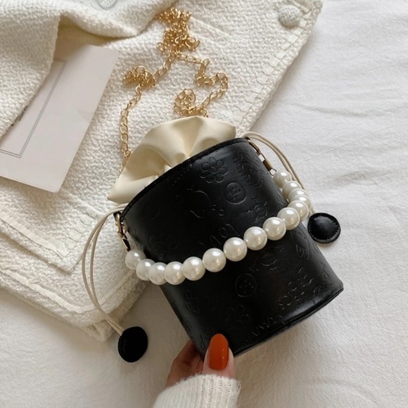 NEW INVENTORY 🌻Faux Pearl Decor Drawstring Bucket Bag🌻 - Picture 8 of 8